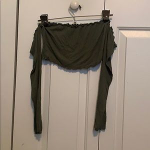 OFF THE SHOULDER CROP TOP